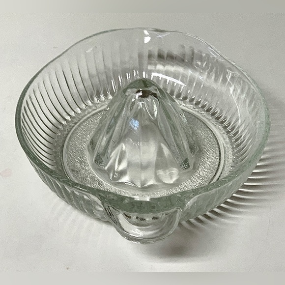 Mid Century Vintage Starburst Pattern Cut Glass Antique Citrus Juicer - Picture 4 of 14